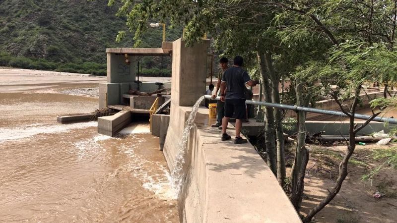 Inspeccionan obras y entregan indumentaria en Belén