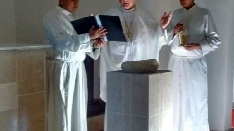 Consagraron el altar de la capilla de Alto de las Juntas