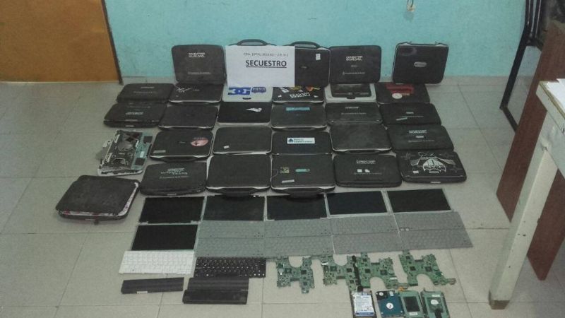 Recuperan 27 notebooks robados en una escuela