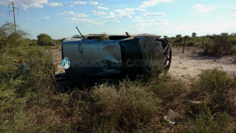 Volcó una camioneta: un muerto
