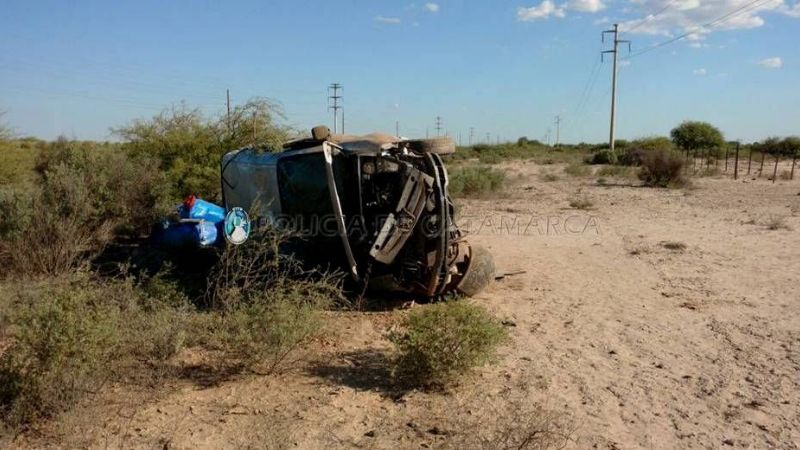 Volcó una camioneta: un muerto