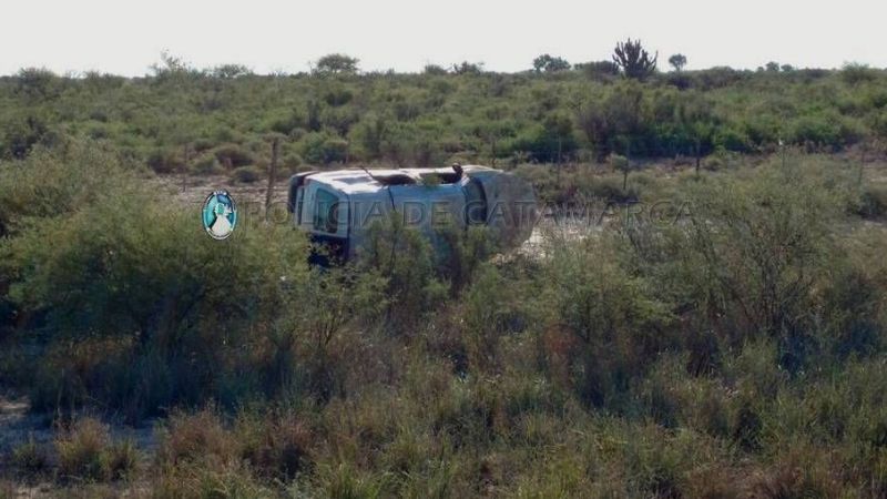 Volcó una camioneta: un muerto