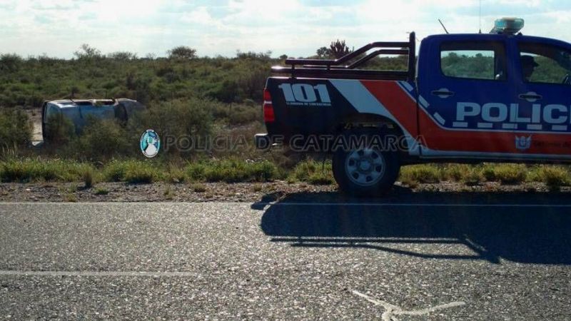 Volcó una camioneta: un muerto