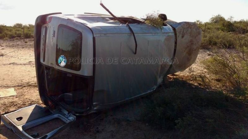 Volcó una camioneta: un muerto