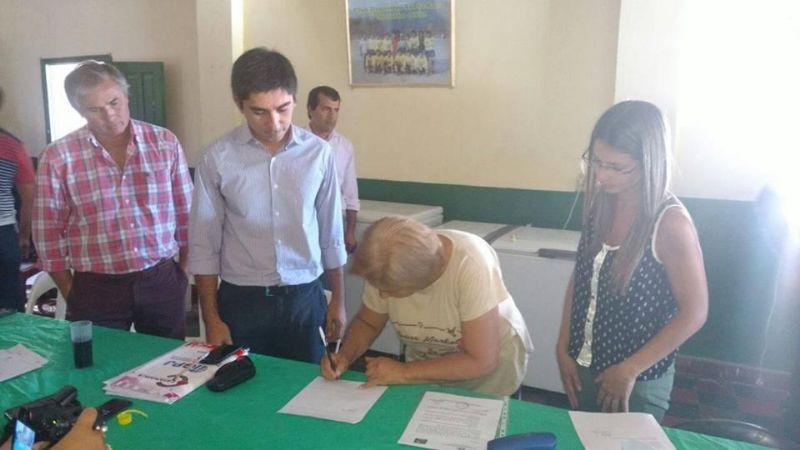 Fernández en la entrega de personería jurídica a bodegueros y viñateros de Siján