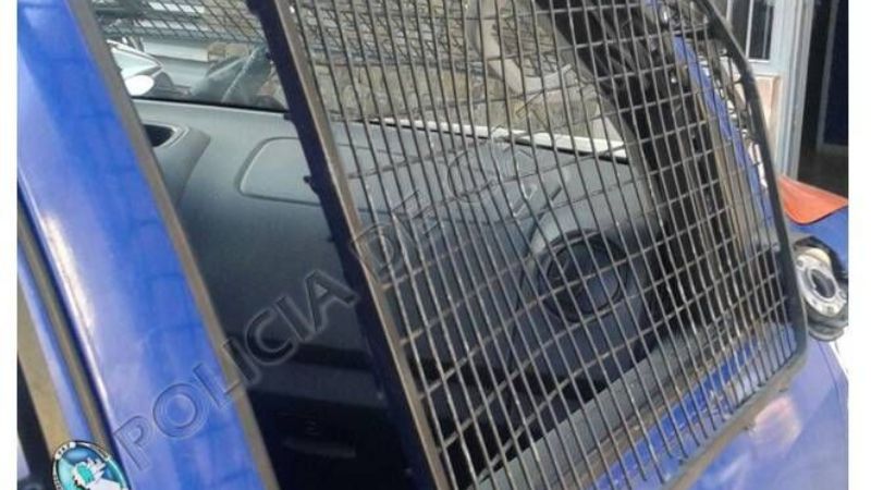 Policías quisieron salvar a un joven y fueron agredidos