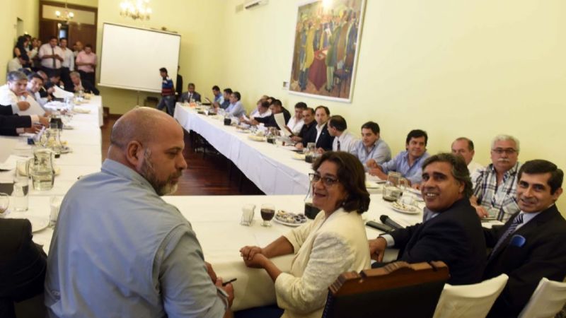 Lucía recibió a los intendentes en Casa de Gobierno