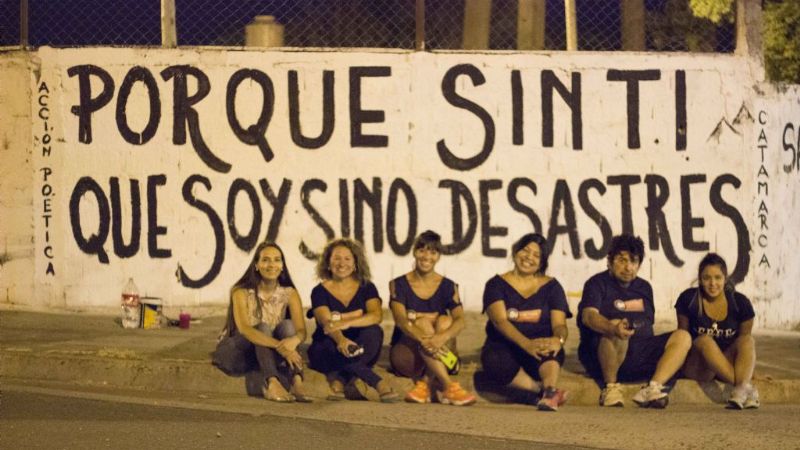 Las plazas de la ciudad se llenaron de poesía