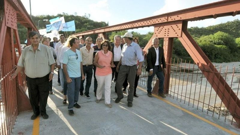 La Gobernadora inauguró el puente sobre el río Santa Cruz