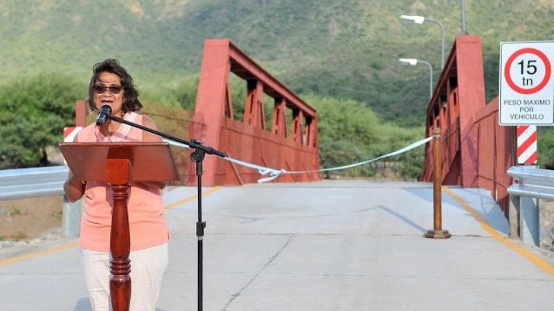 La Gobernadora inauguró el puente sobre el río Santa Cruz