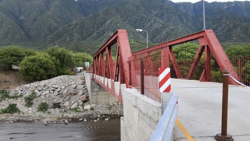 La Gobernadora inauguró el puente sobre el río Santa Cruz