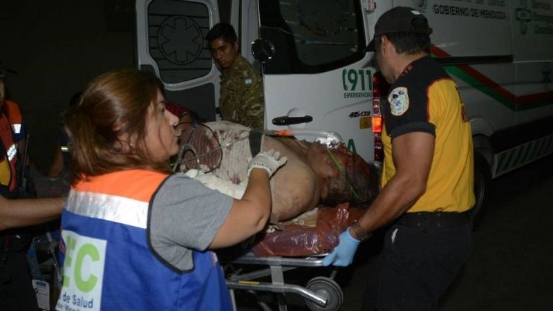 Hay 15 muertos tras el vuelco de un micro en Mendoza