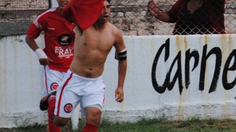 El “Rojito” se afianza arriba y “Tesho” se hunde abajo