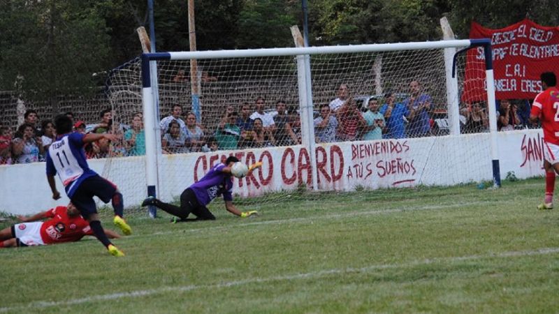 El “Rojito” se afianza arriba y “Tesho” se hunde abajo