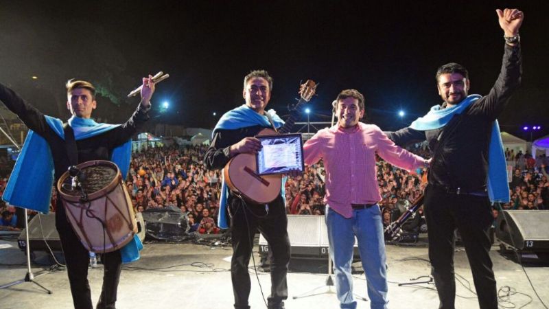Con Américo, Peteco Carabajal y Los Sacheros cerró el “Fray de Mil Canciones”