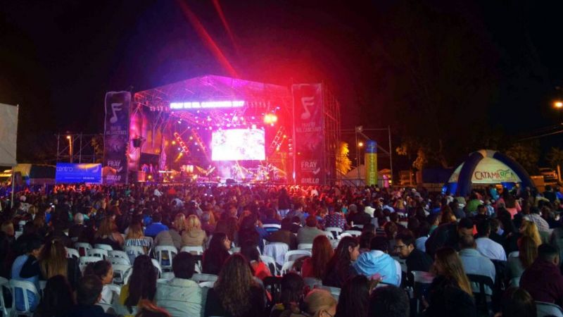 Con Américo, Peteco Carabajal y Los Sacheros cerró el “Fray de Mil Canciones”