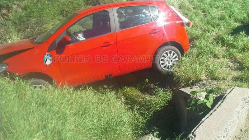 Se salió del camino y chocó contra unas piedras