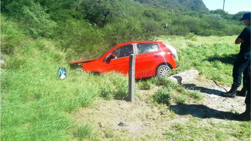 Se salió del camino y chocó contra unas piedras