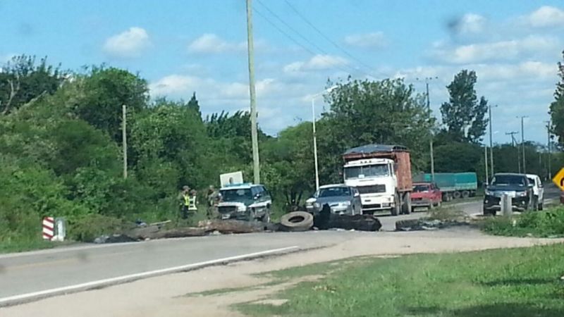 Tabacaleros siguen con el corte de la ruta 64