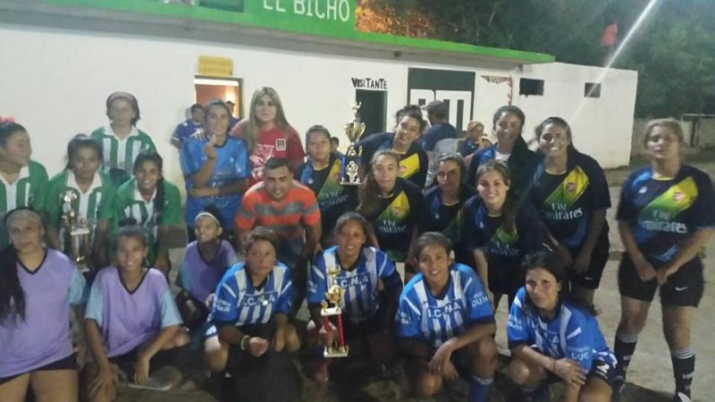 Sánchez  entregó trofeos y aporte económico al Torneo de Fútbol Femenino de Recreo