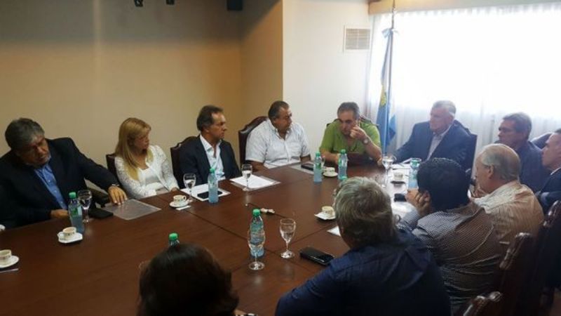 Lucía en reunión donde el PJ respaldó la movilización de la CGT