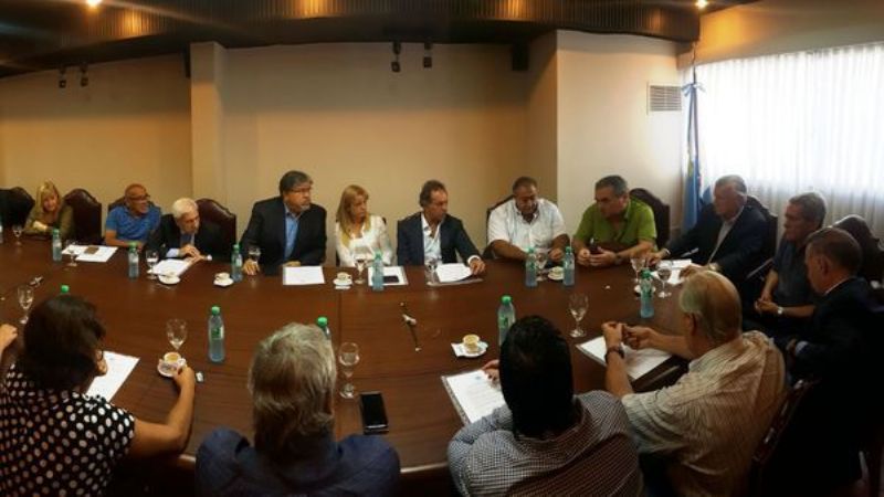 Lucía en reunión donde el PJ respaldó la movilización de la CGT