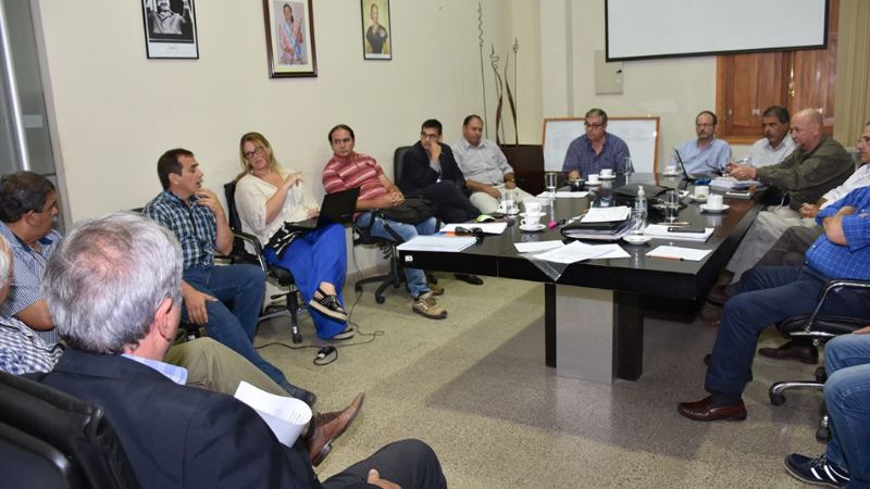 Acuerdan trabajos para avanzar con las cloacas en Valle Viejo y FME