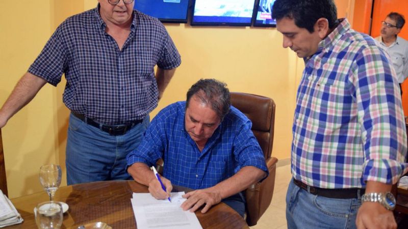 Firman acta acuerdo para el inicio de la obra de cloacas en FME