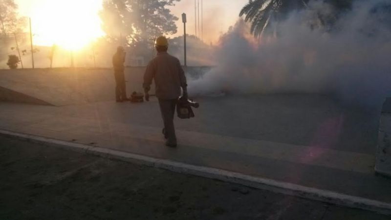 Intenso trabajo de fumigación por los festivales folclóricos