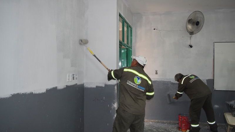 Trabajos de mantenimiento en escuelas municipales de la Capital