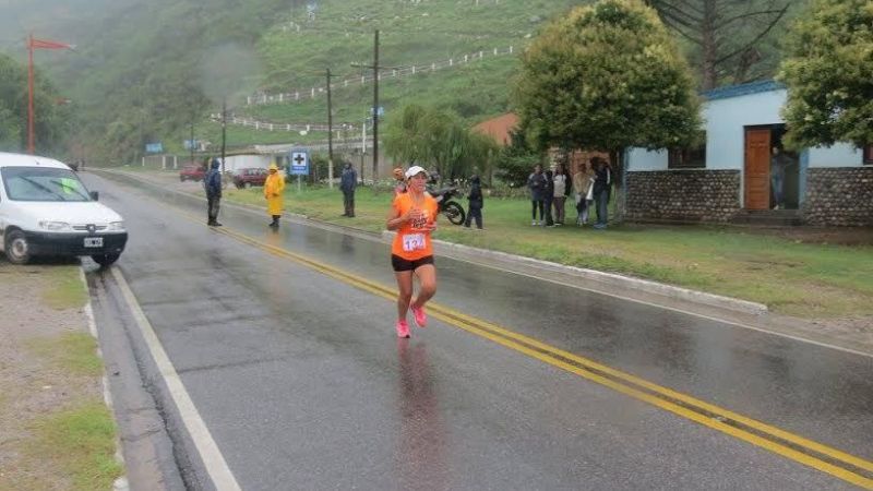 Aconquija ya papita los 10km. de la 10ma.edición de El Llastay