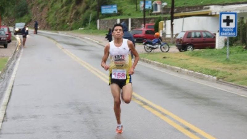 Aconquija ya papita los 10km. de la 10ma.edición de El Llastay