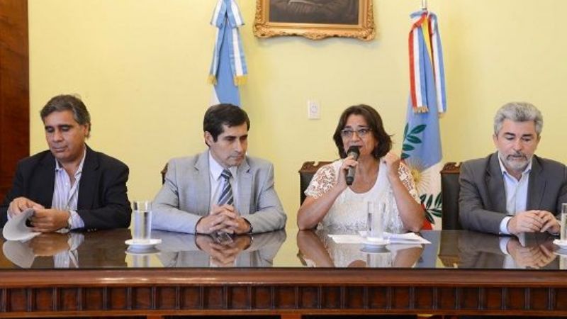 La gobernadora anunció medidas para ayudar a los padres en el inicio de clases