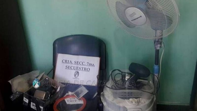 Ladrones fueron sorprendidos dentro de una casa