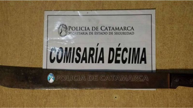 Golpeó a su pareja, amenazó a policías con un machete y le dio un cabezazo a uno de ellos
