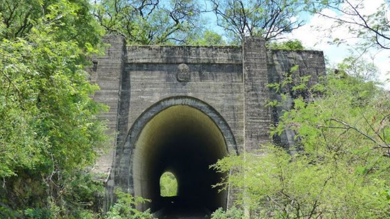 Encuentran a un hombre sin vida en La Merced
