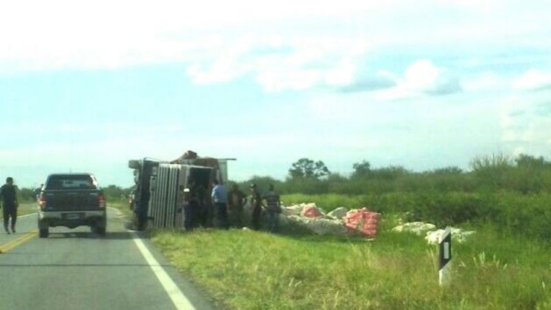 Volcó un camión en la ruta 157