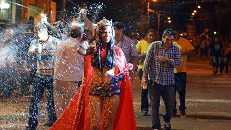 20.000 personas se hicieron presentes en "Fray de Carnavales"