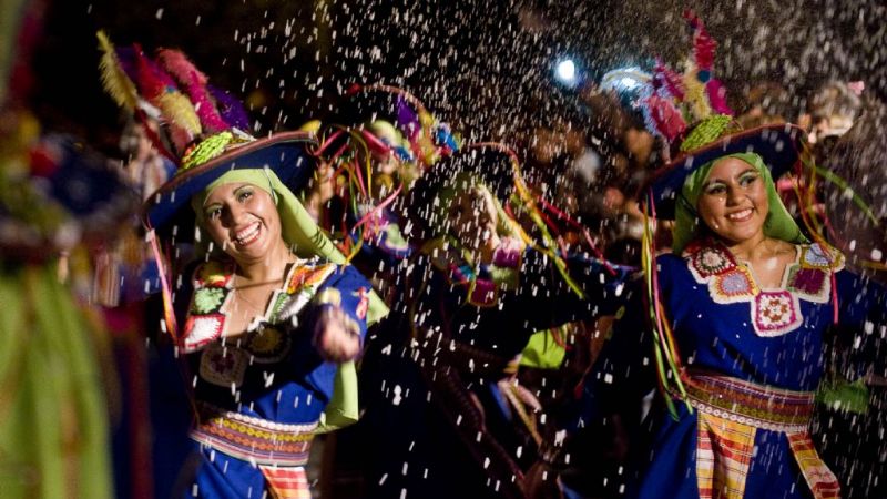 Desfile de murgas y comparsas para despedir los Carnavales 2017