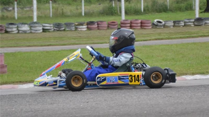 José Arce y Brahim Bottcher “estrenan” el Kart Nacional en Caroya