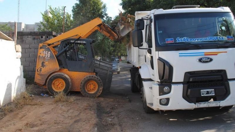 Con apoyo de la “Muni”, el “Círculo” limpió el terreno de su futura sede