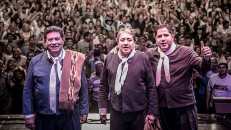 Escándalo de Los Manseros Santiagueños en plena actuación