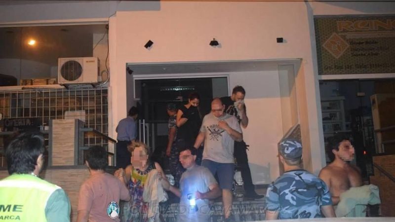 Pánico por un incendio en un edificio en Villa Cubas