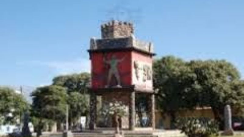 En el carnaval en Valle Viejo, se enfrentaron dos bandas y hubo un apuñalado