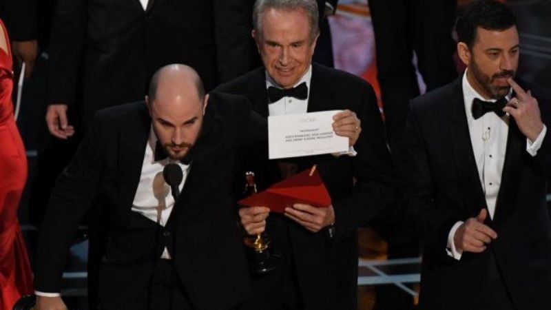 “Luz de Luna”, la mejor película en medio del papelón de los Oscar