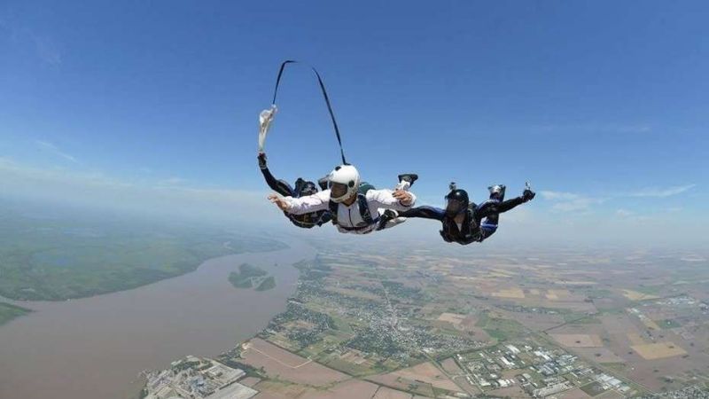 Murió un paracaidista en un salto fallido en Rosario