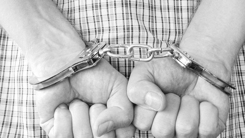 Le cortó el rostro a su pareja y lo aprehenden por robo