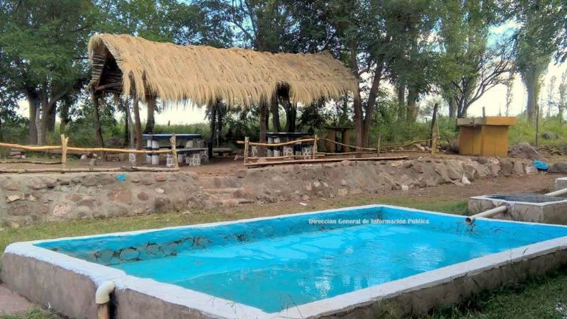 Nóblega inaugura pileta en Costa de Reyes