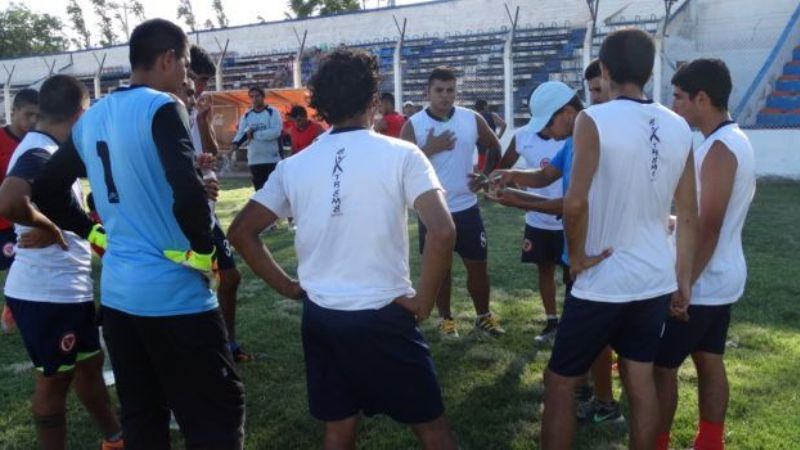 Villa Dolores e Independiente de San Antonio en un expectante debut