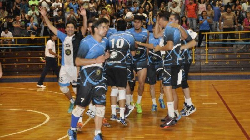 Mientras Obreros volvió a perder, Ateneo defiende la cima